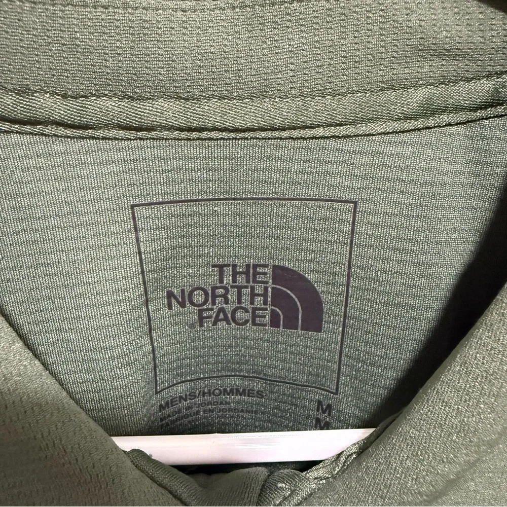 The North Face Men’s Medium Green Short Sleeve Polo Shirt Log